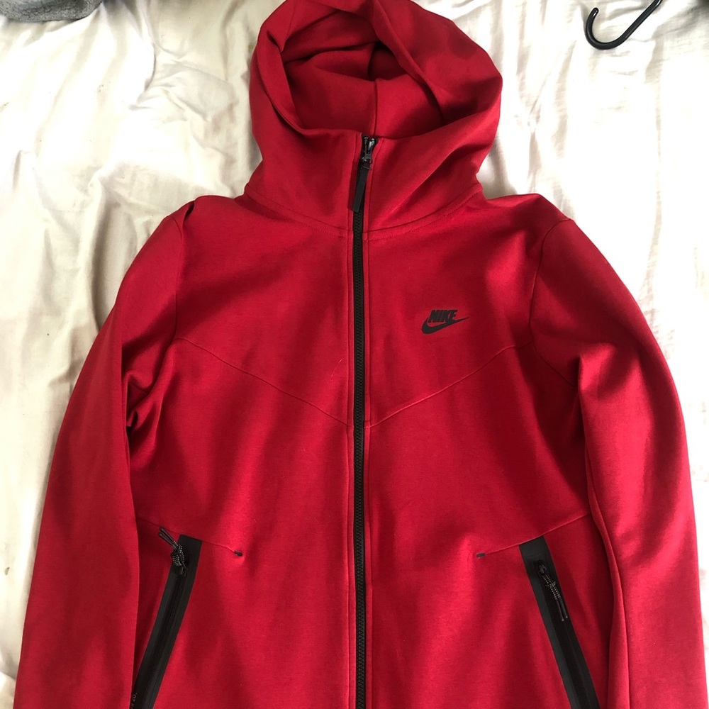 Red Nike Tech